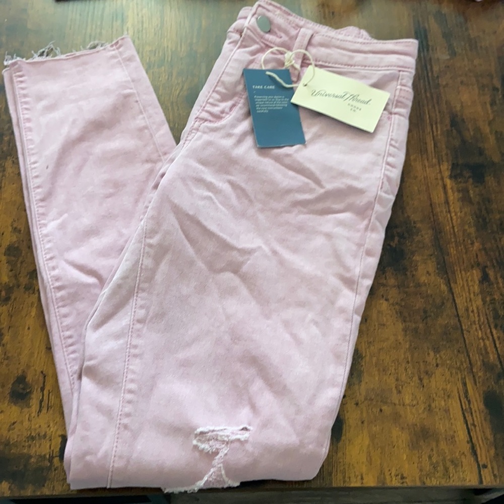 5 for $25 🌸  Pink/plum  cut jeans perfect for the summer ☀️